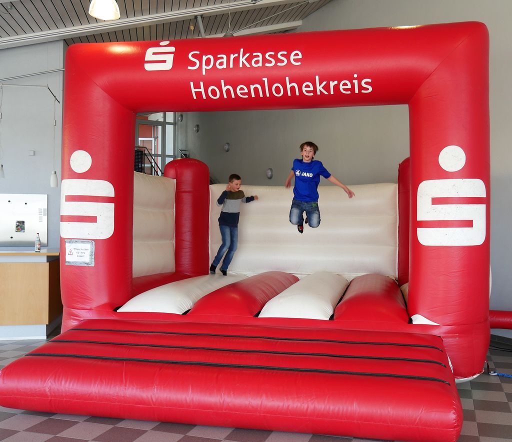 Hüpfburg in der Sporthalle